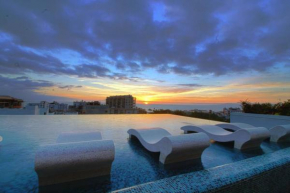 Avida - Stunning Rooftop Pool and Jacuzzi